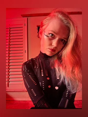 Photo of model @defiantlittle