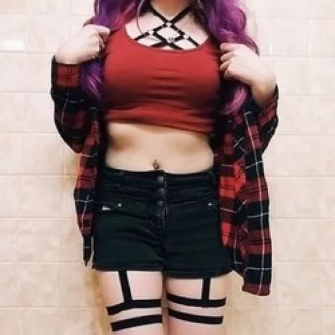 Photo of model @degenerateashe
