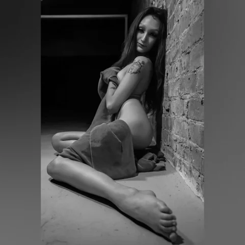 Photo of model @demon_kitty420
