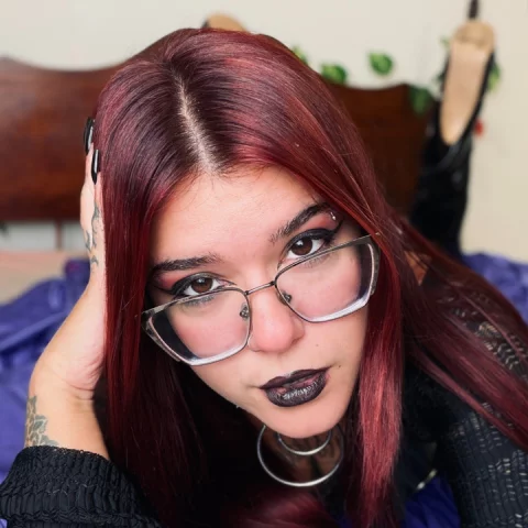 Photo of model @demonqueenjynx