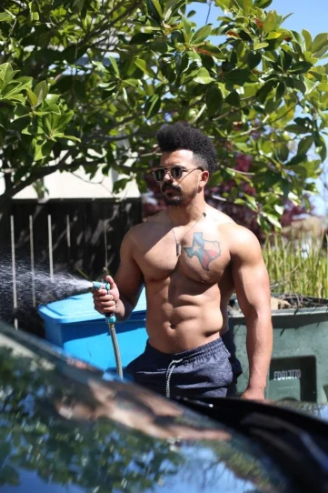 Photo of model @derrickxclusivefree