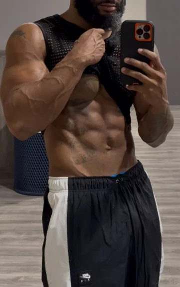 Photo of model @desktop_daddyvip