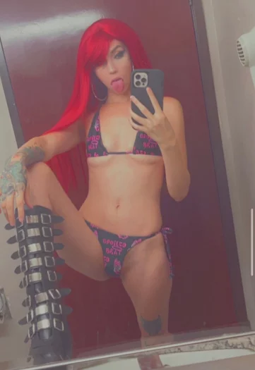 Photo of model @destinybat