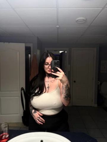 Photo of model @devilkittenfree