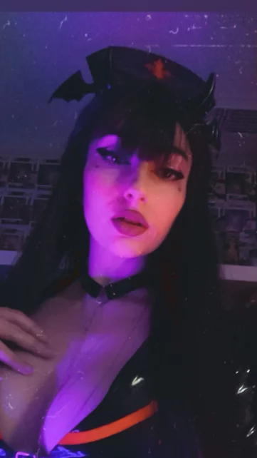 Photo of model @deviouslilwolf