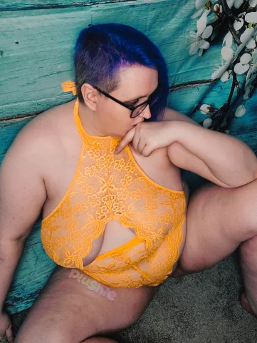Photo of model @deviousplushie