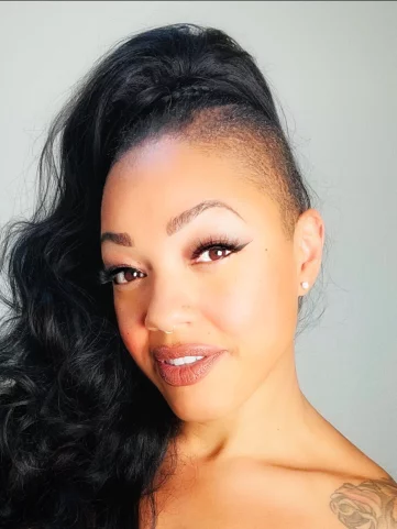 Photo of model @divinedeveraux