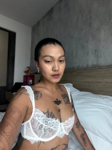 Photo of model @divinelektra