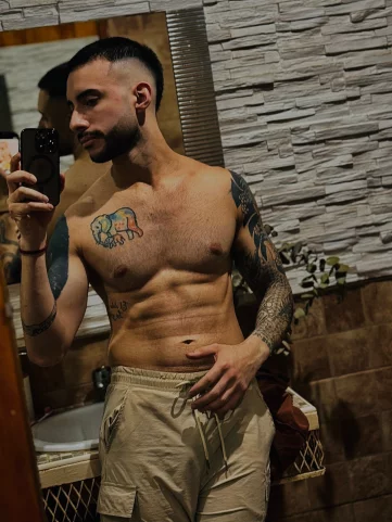 Photo of model @dogpoolxxx