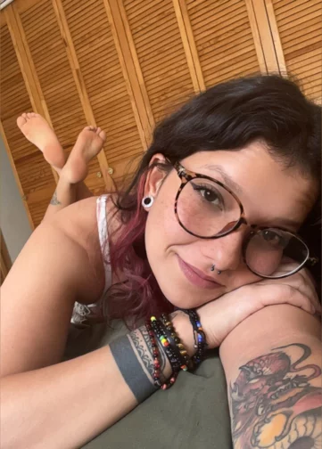 Photo of model @dollfeetbabe7