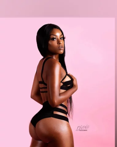Photo of model @donnaqueen