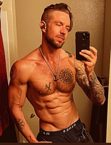 Photo of model @drewbradyfree
