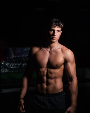 Photo of model @dylan.nichols13
