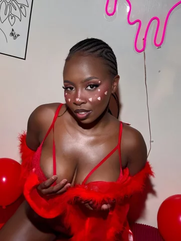 Photo of model @ebonyaisha
