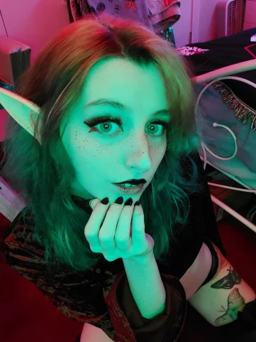 Photo of model @edgykittykat
