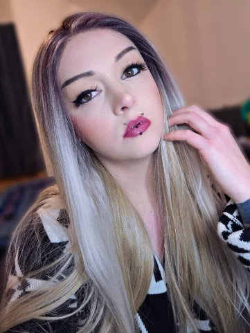 Photo of model @emileerae