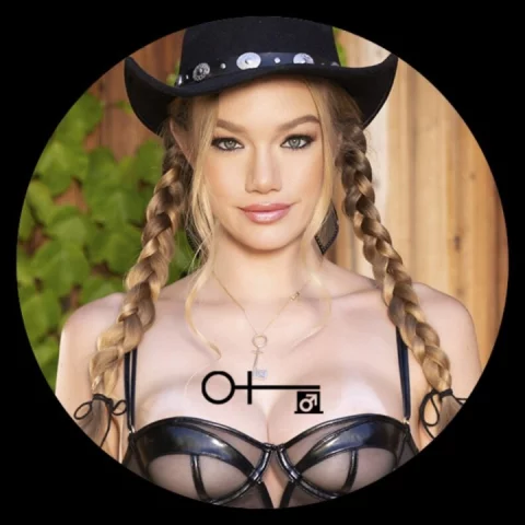 Photo of model @emmabelovedxo