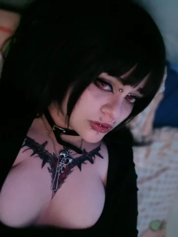 Photo of model @emojigirl69