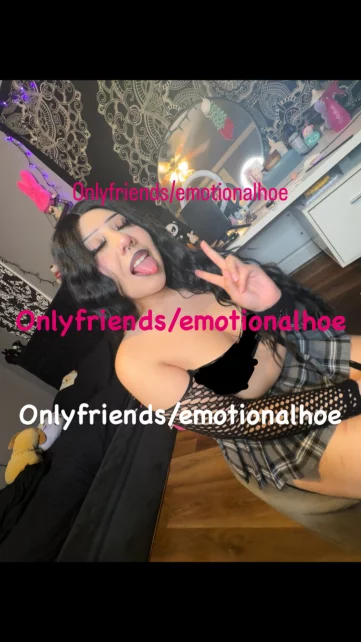 Photo of model @emotionalhoe