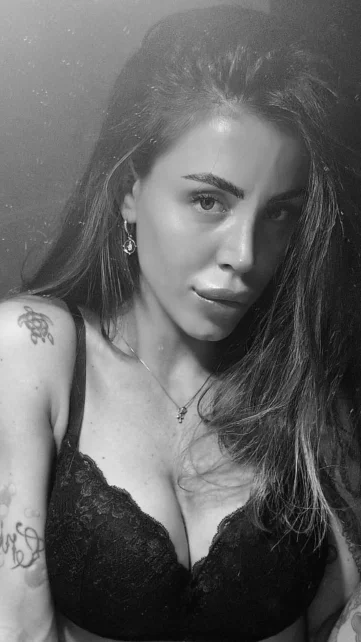 Photo of model @emyhothot