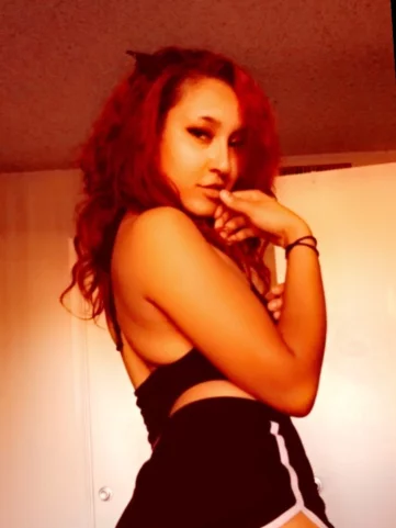 Photo of model @envy_rose666