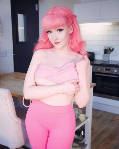 Photo of model @evie_rees_free