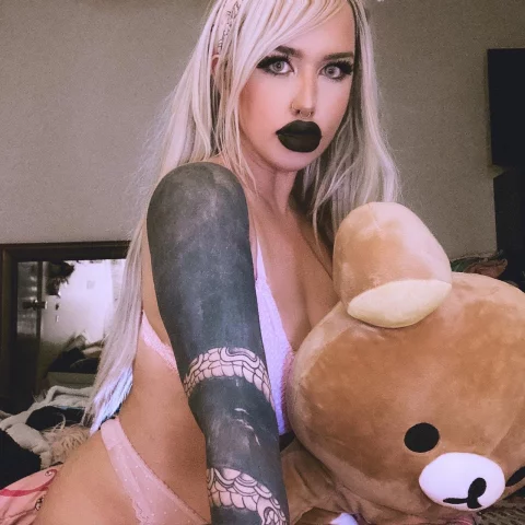 Photo of model @fairyfawks