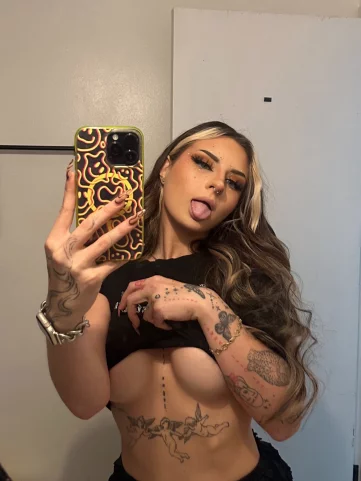 Photo of model @fairyraveprincess