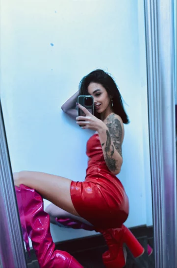 Photo of model @fallingdevilfree