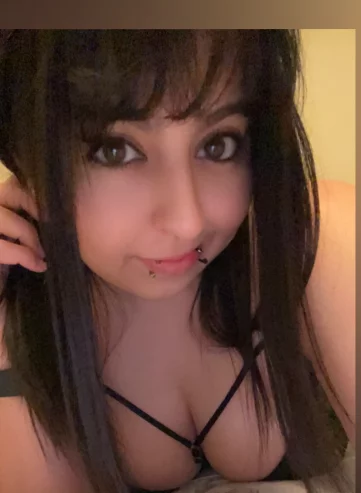 Photo of model @farrahluv
