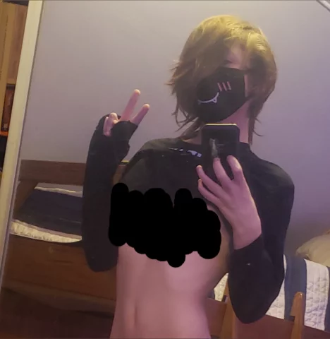 Photo of model @femboyflowers
