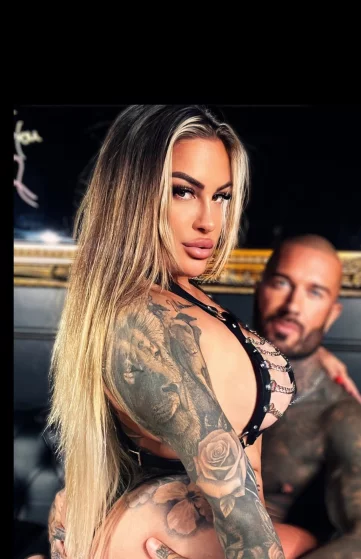 Photo of model @fetish-mommy