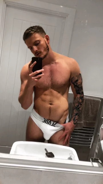 Photo of model @filthyprettyboyfree