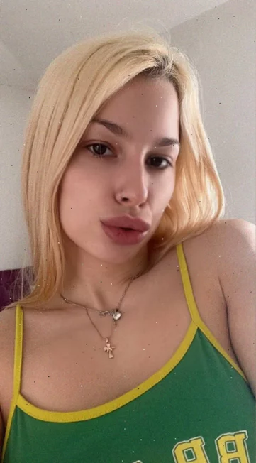 Photo of model @flexibleblondiefree