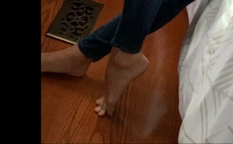 Photo of model @foundherfeet