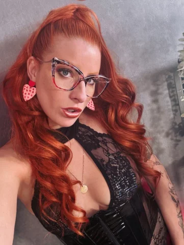 Photo of model @foxxyfollies