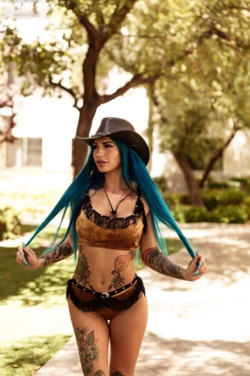 Photo of model @freedeserthuntress