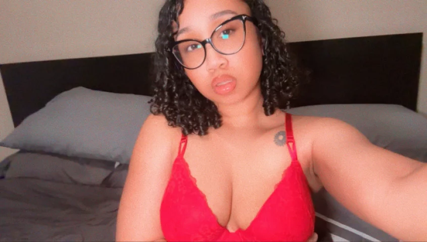 Photo of model @freelanaebrielle