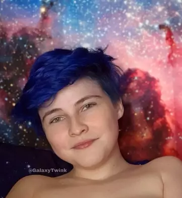 Photo of model @galaxytwink
