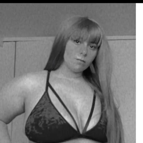 Photo of model @gamerchick96