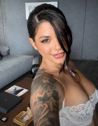 Photo of model @ginavalentinauncensored