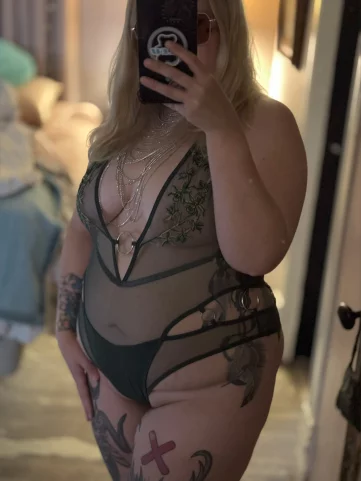 Photo of model @goddessbleuwillow
