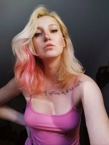 Photo of model @goddessdalya000