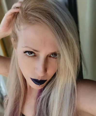 Photo of model @goddessgenica