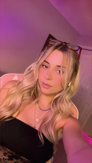 Photo of model @goddesskates