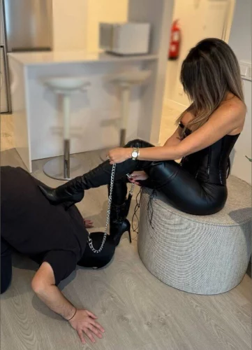 Photo of model @goddessmiabrat