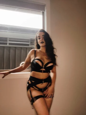 Photo of model @goddessvixenamore