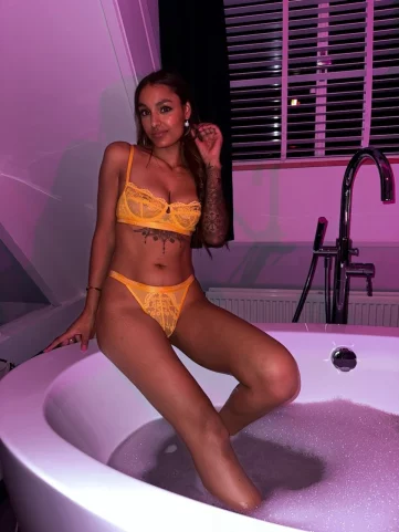 Photo of model @goodgirlxkaira