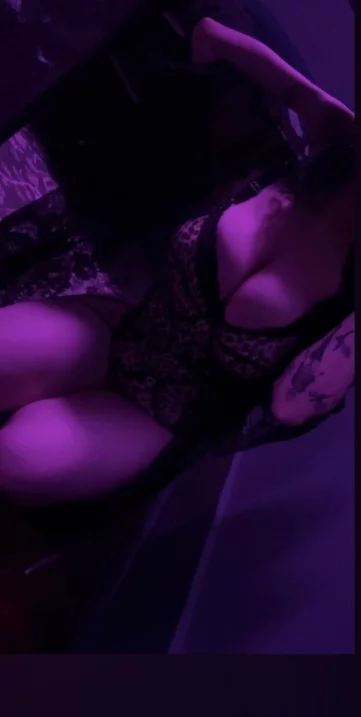Photo of model @gothhqueenn