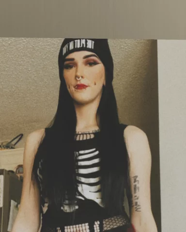 Photo of model @gothicmomma